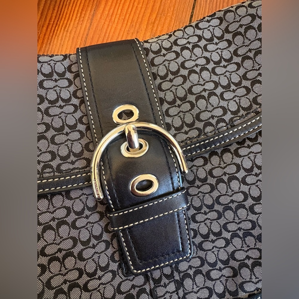 Coach F10926 Vintage Soho Black Leather & Signature C Canvas Shoulder/Tote Bag - Picture 4 of 9